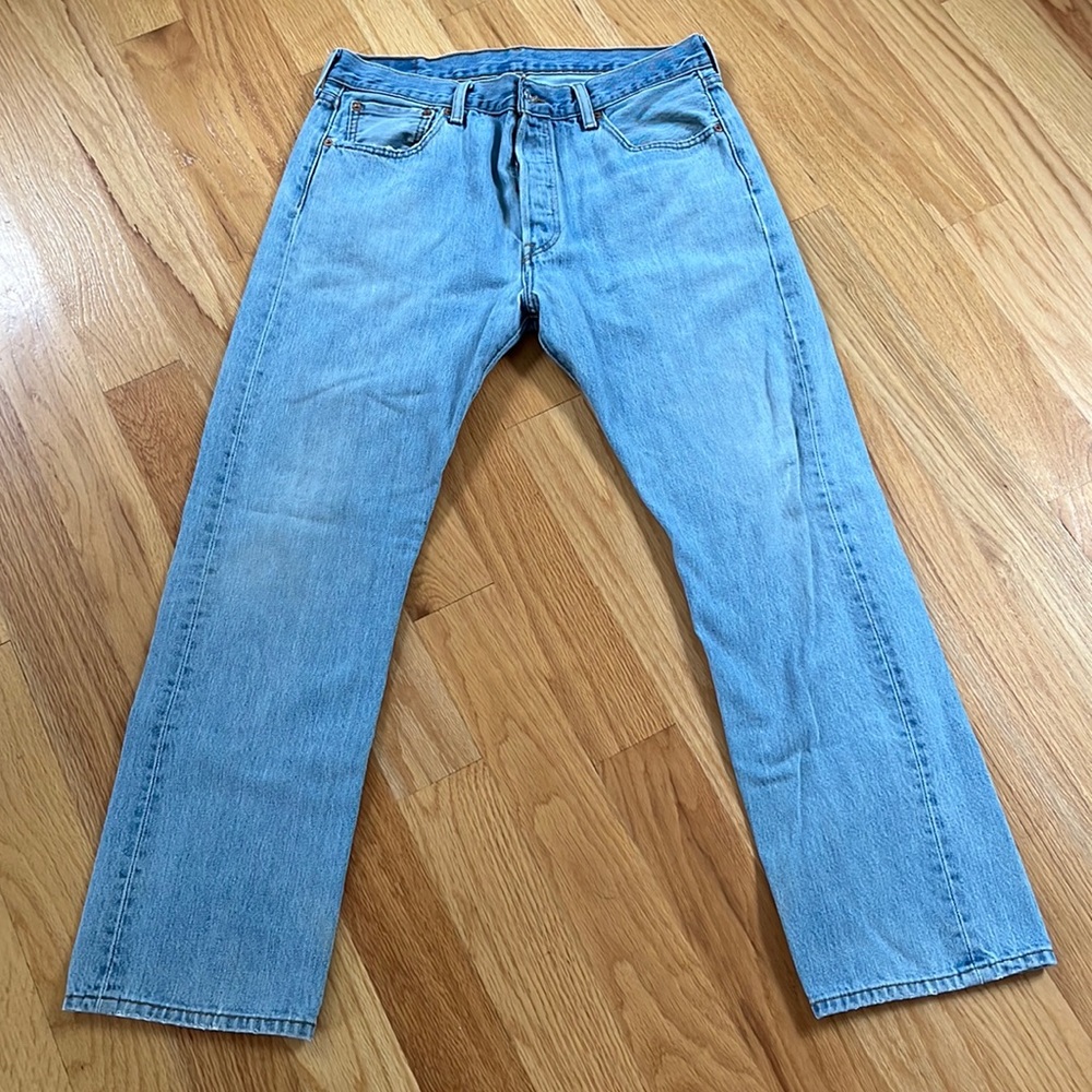 Levis 501 Light Wash - image 1